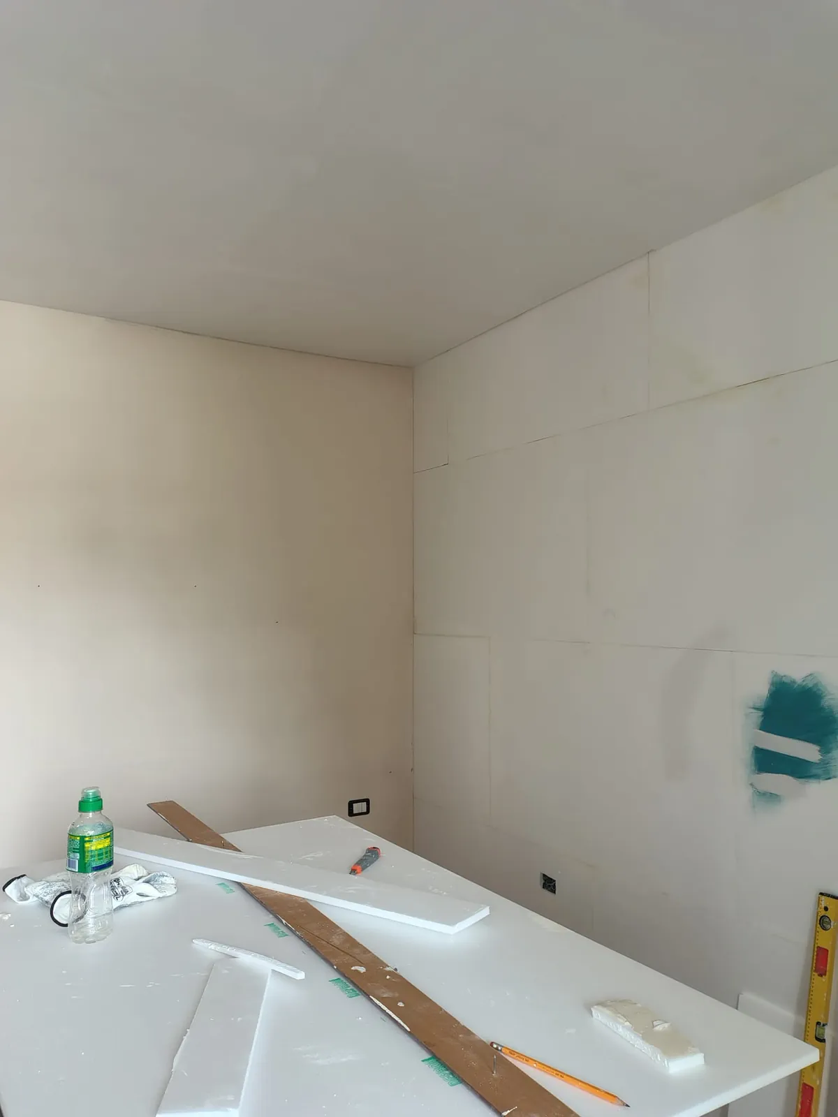 Controsoffitto in cartongesso in lavorazione
